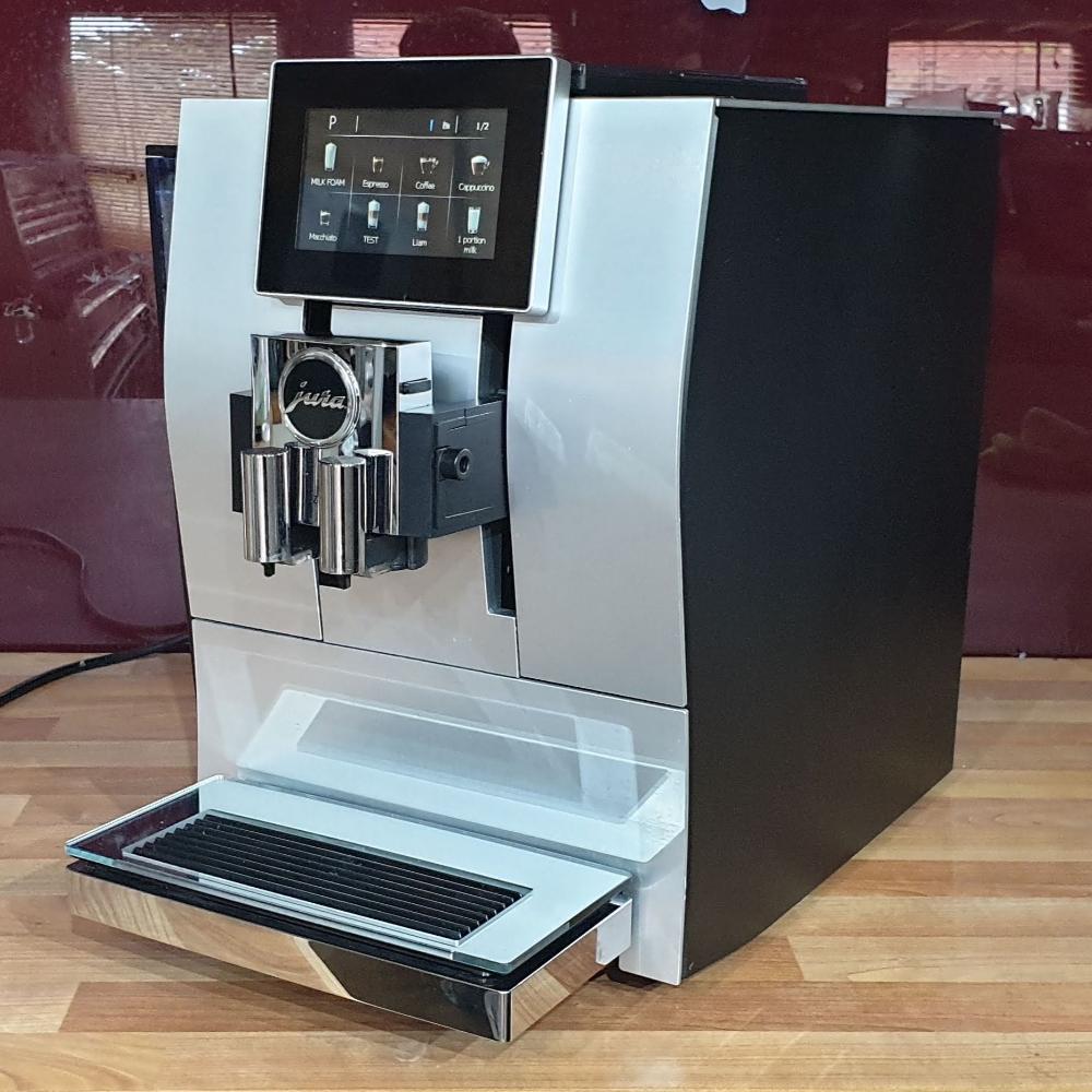 Jura Z8 Bean-to-Cup Coffee Machine Official Jura Dealer – Caffé
