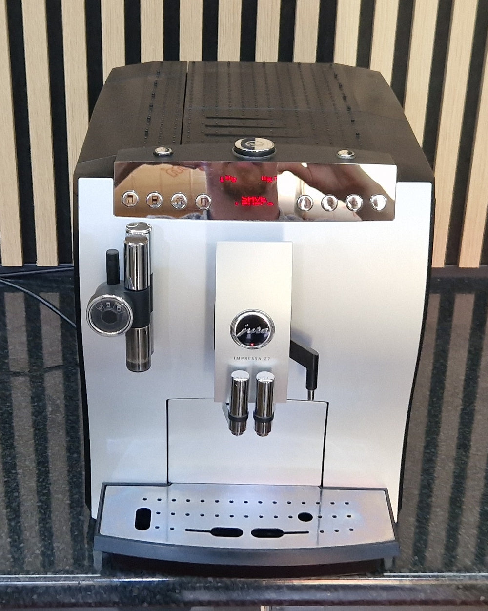 Pre owned Jura Impressa Z7 Caffe Select