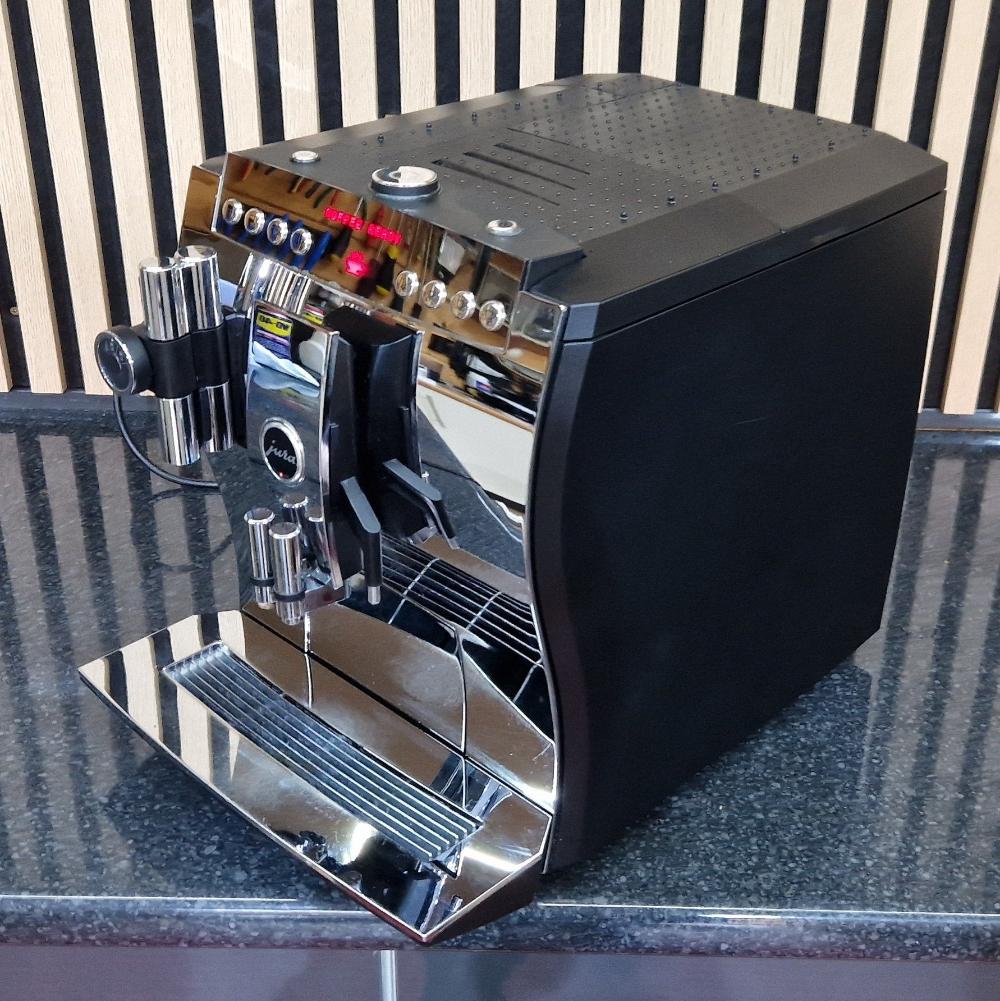 Pre-owned Jura Impressa Z7 Chrome - Caffé-Select