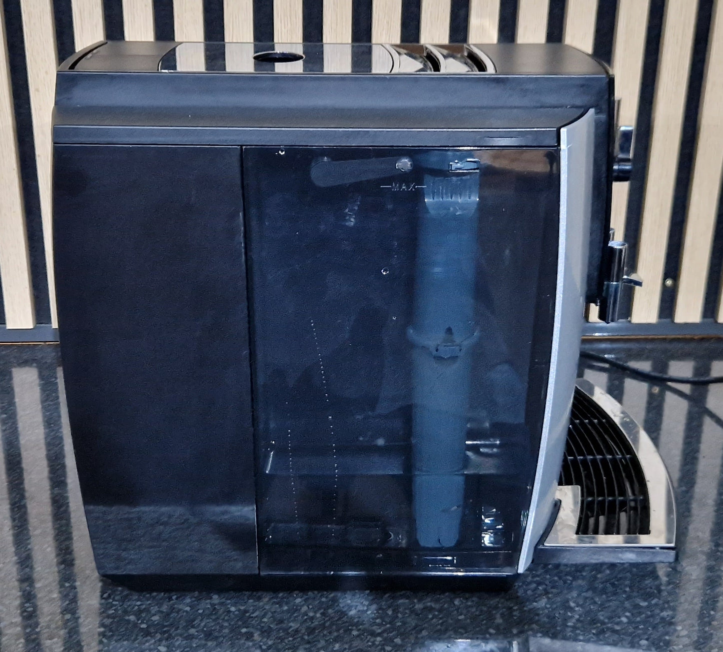
                  
                    Pre-owned Jura S8 Moonlight Silver
                  
                