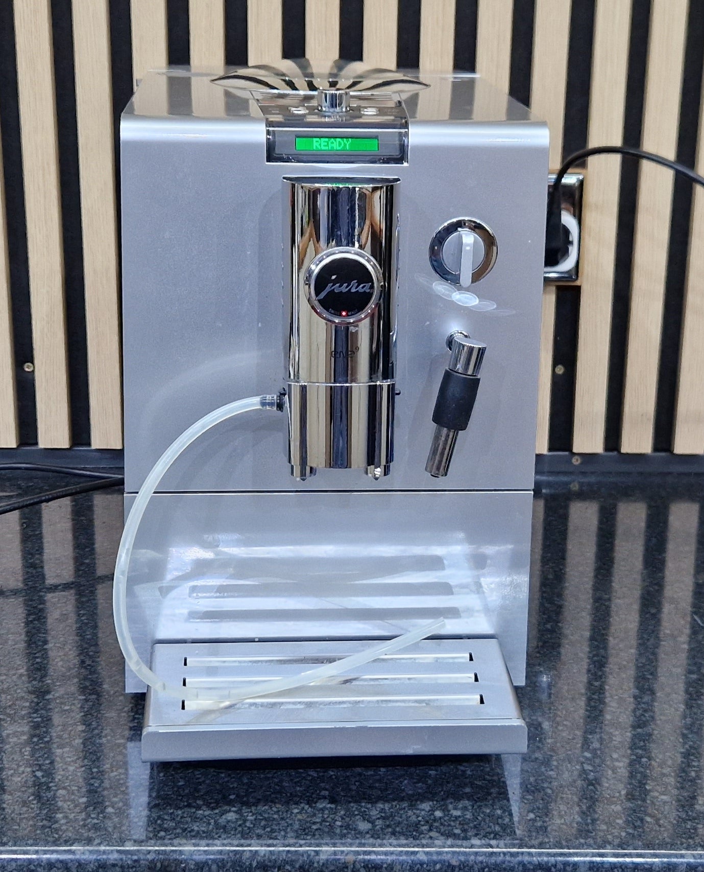 
                  
                    Pre-owned Jura ENA 9 Silver/black
                  
                