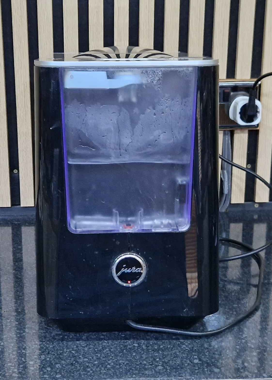 
                  
                    Pre-owned Jura ENA 9 Silver/black
                  
                