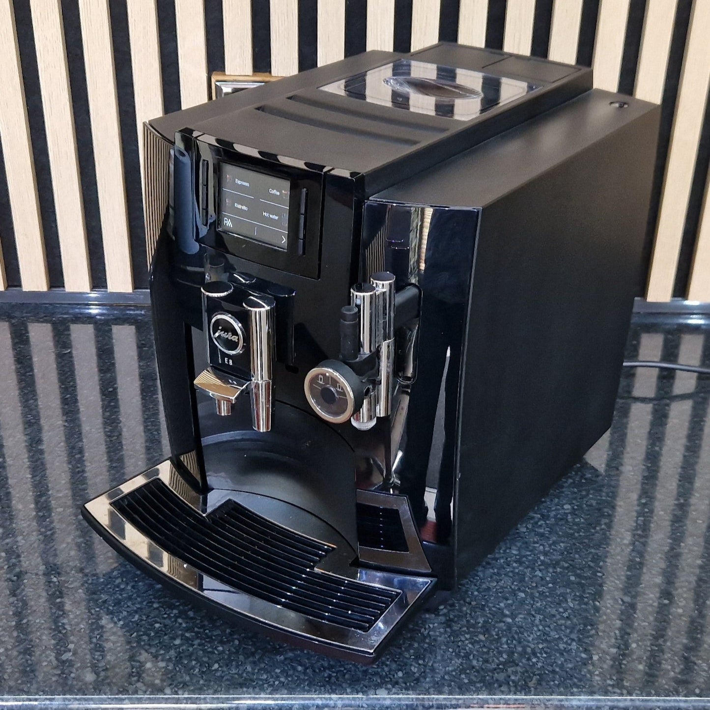 Pre-owned Jura E8 Piano Black - Caffé-Select