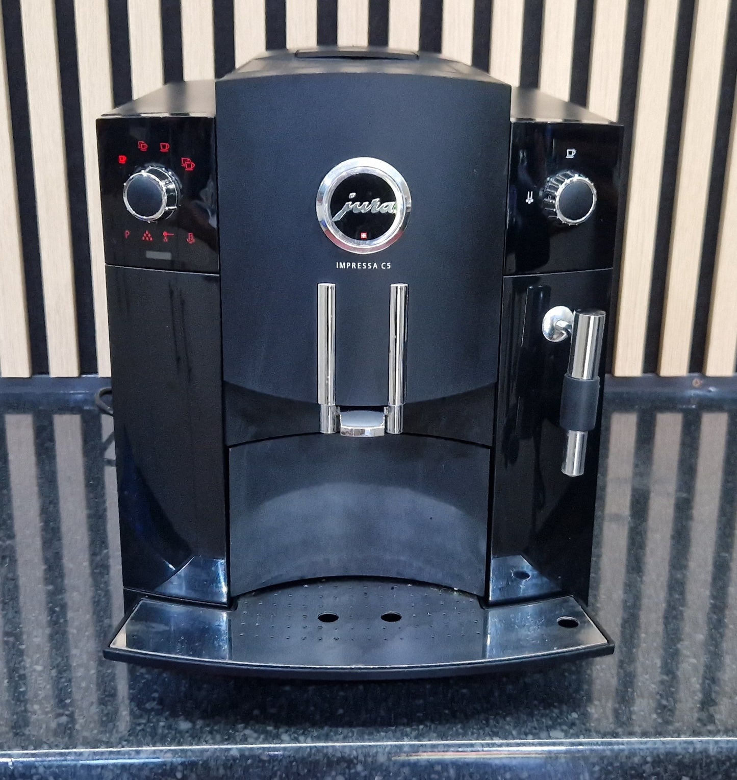 
                  
                    Pre-owned Jura Impressa C5
                  
                