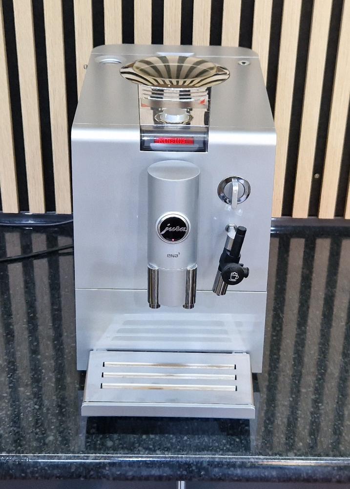 
                  
                    Pre-owned Jura ENA 5 Cream
                  
                