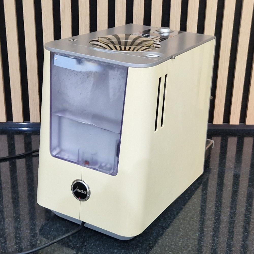 
                  
                    Pre-owned Jura ENA 5 Cream
                  
                
