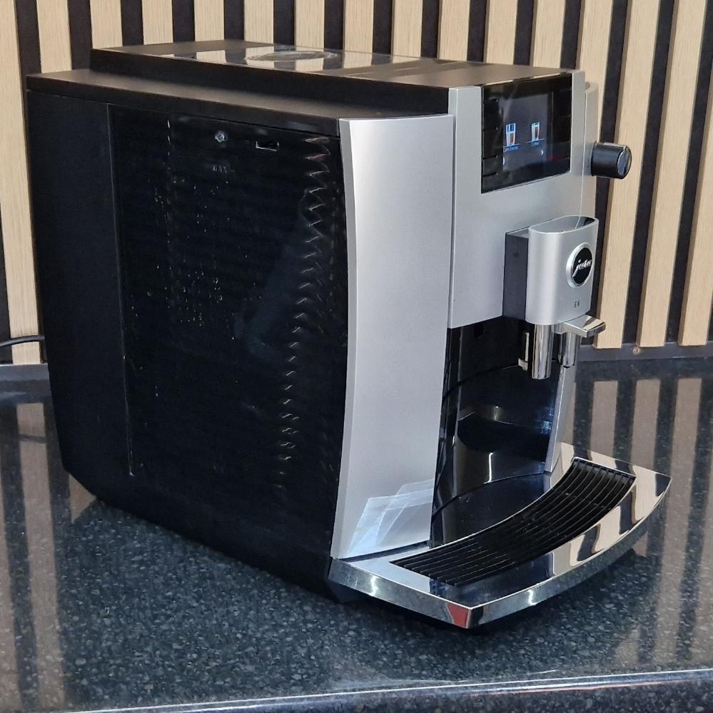 Pre-owned Jura E6 Platinum Generation 3 Light Use - Caffé-Select