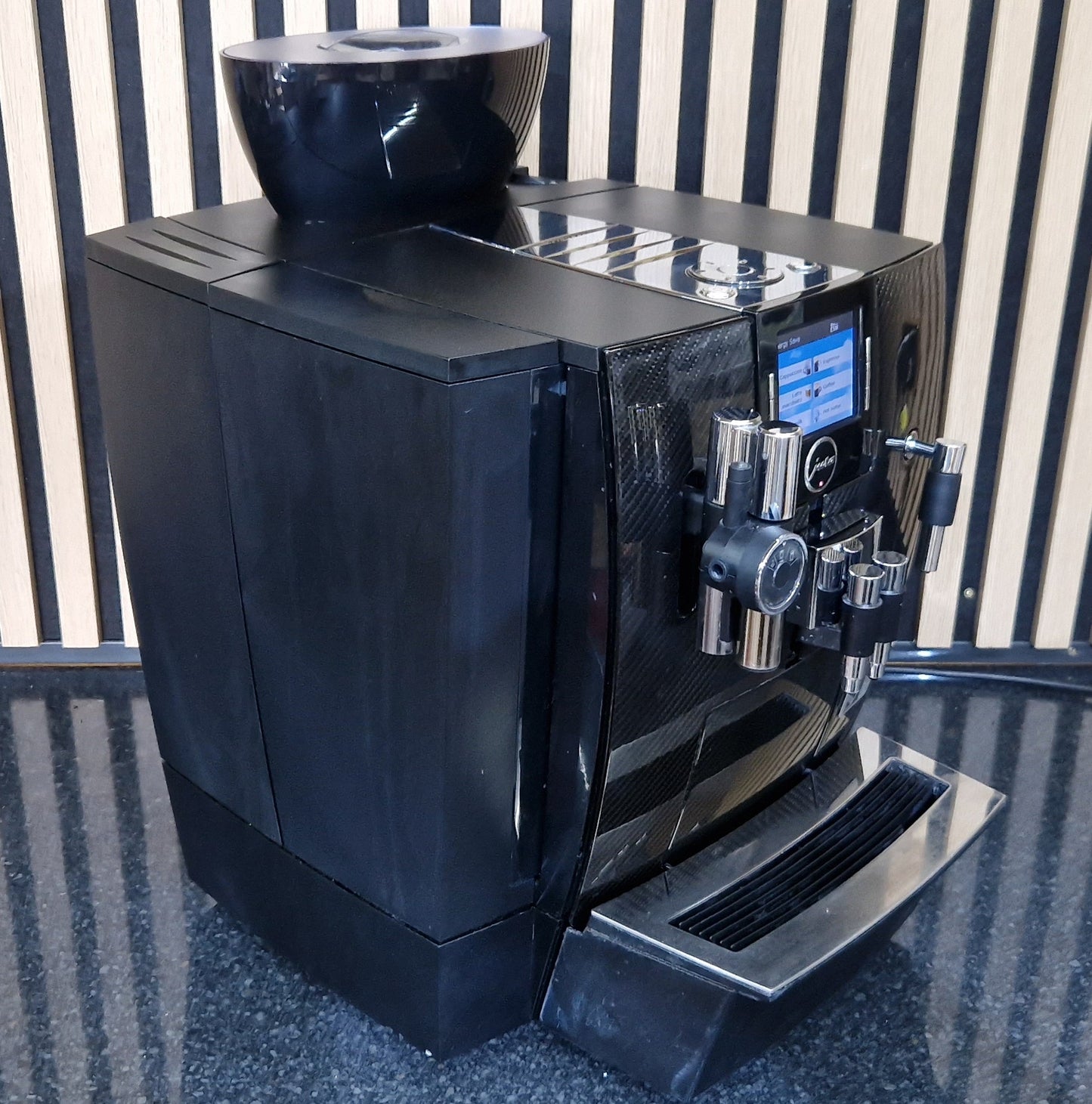 
                  
                    Pre-owned Jura Impressa XJ9 Carbon
                  
                