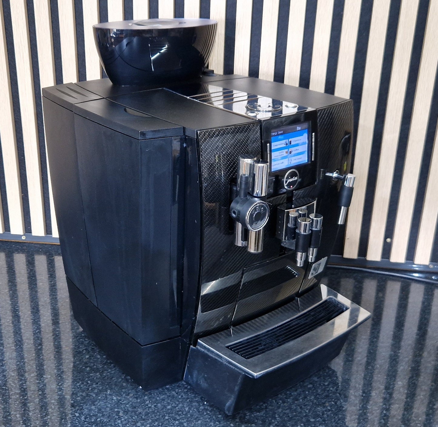 
                  
                    Pre-owned Jura Impressa XJ9 Carbon
                  
                