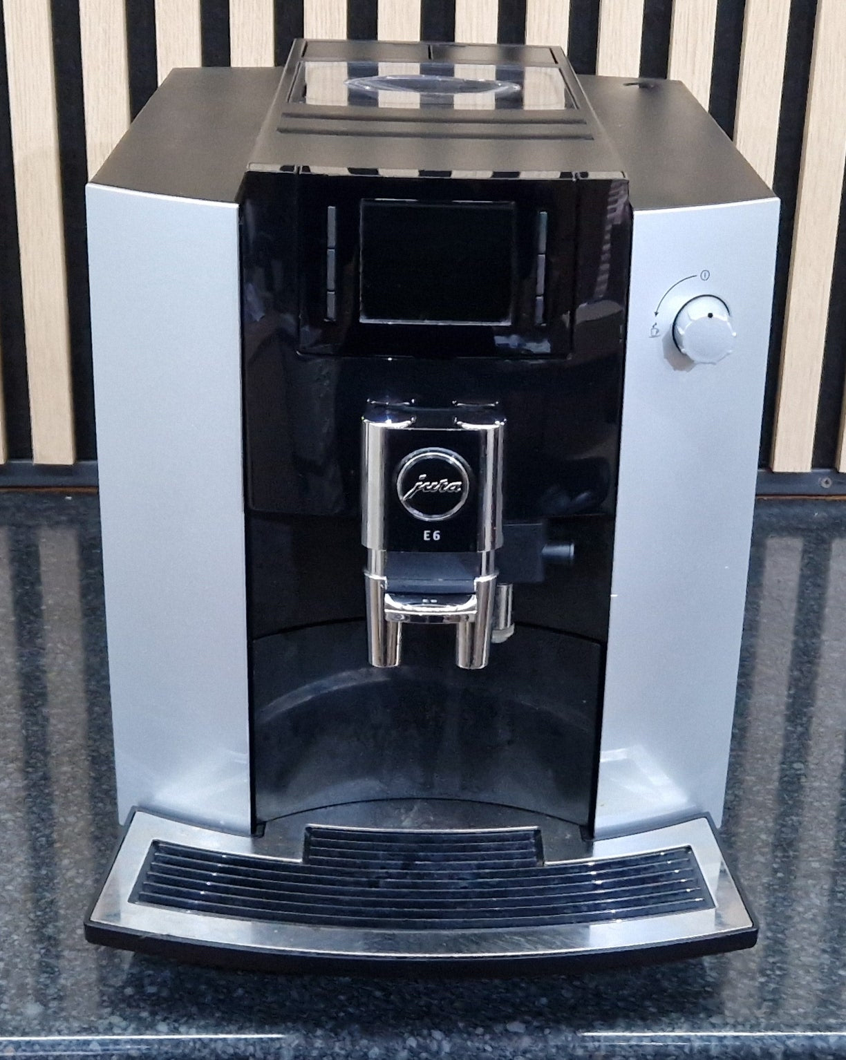 
                  
                    Pre-owned Jura E6 Platinum G1
                  
                