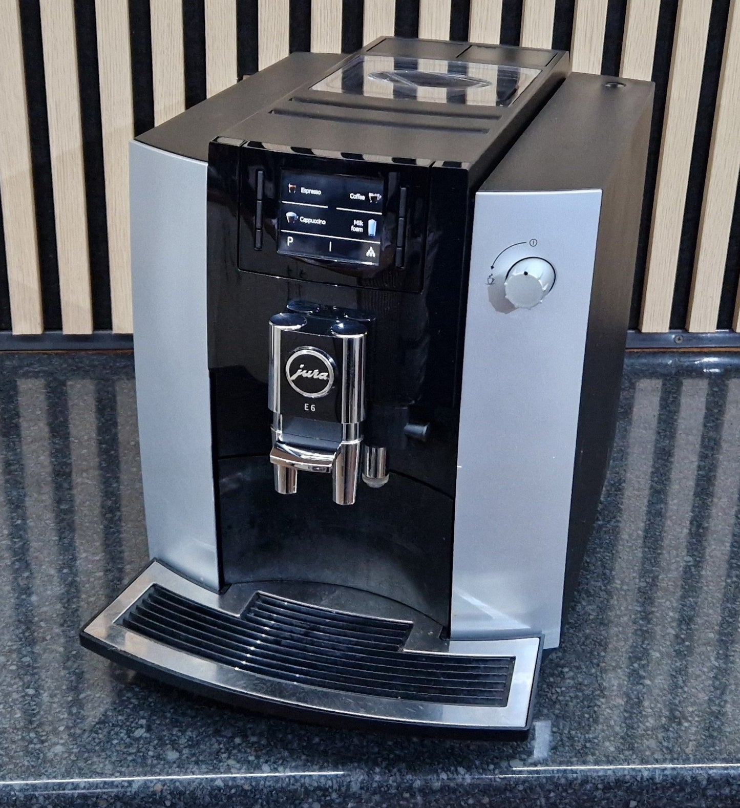 
                  
                    Pre-owned Jura E6 Platinum G1
                  
                