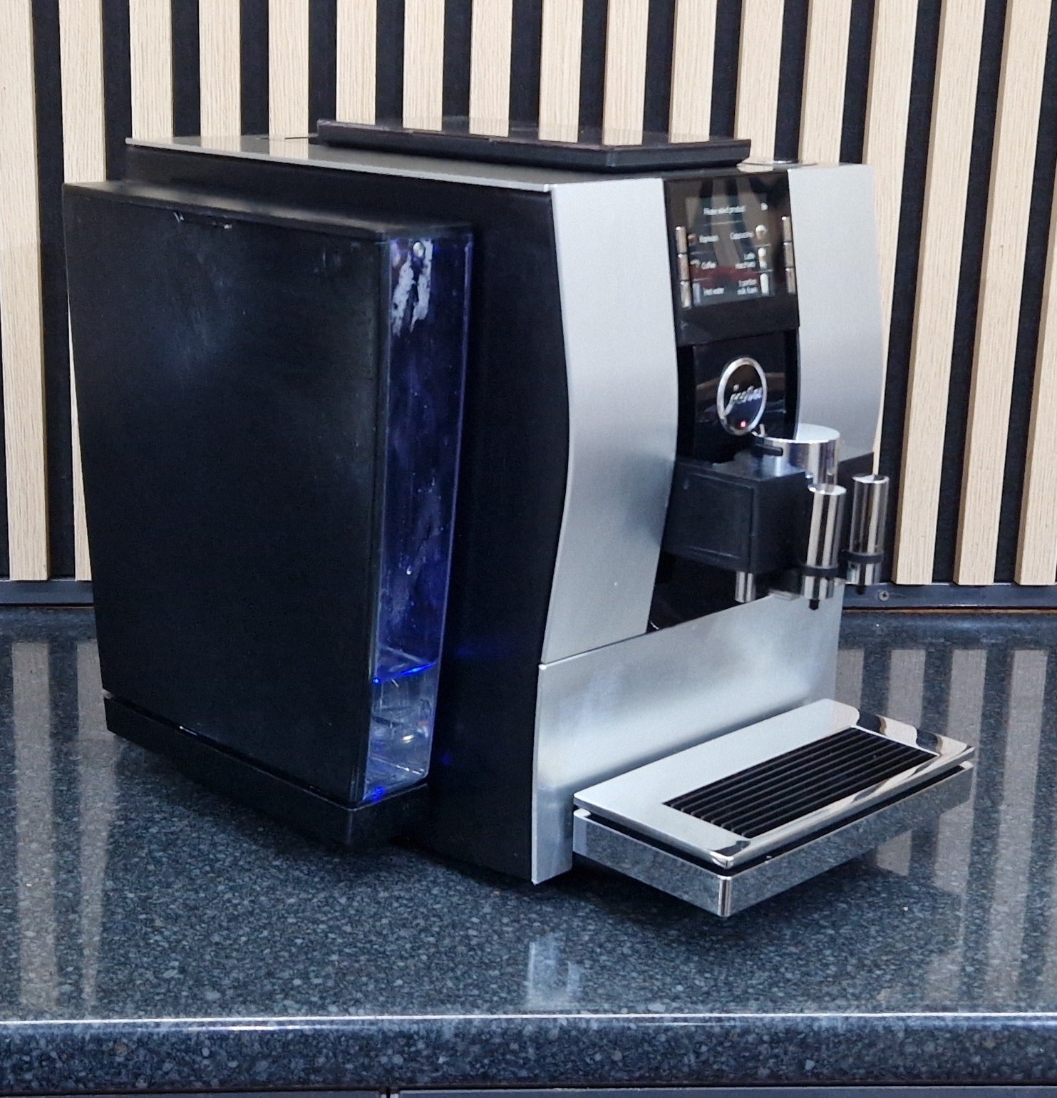 Jura Z6 Aluminium Bean-to-Cup Coffee Machine | Jura Specialists