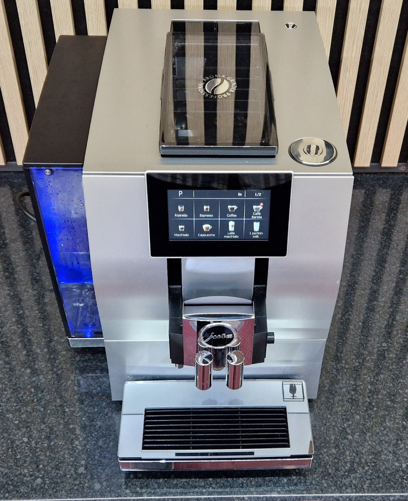
                  
                    Jura Z8 Aluminium - One Owner
                  
                