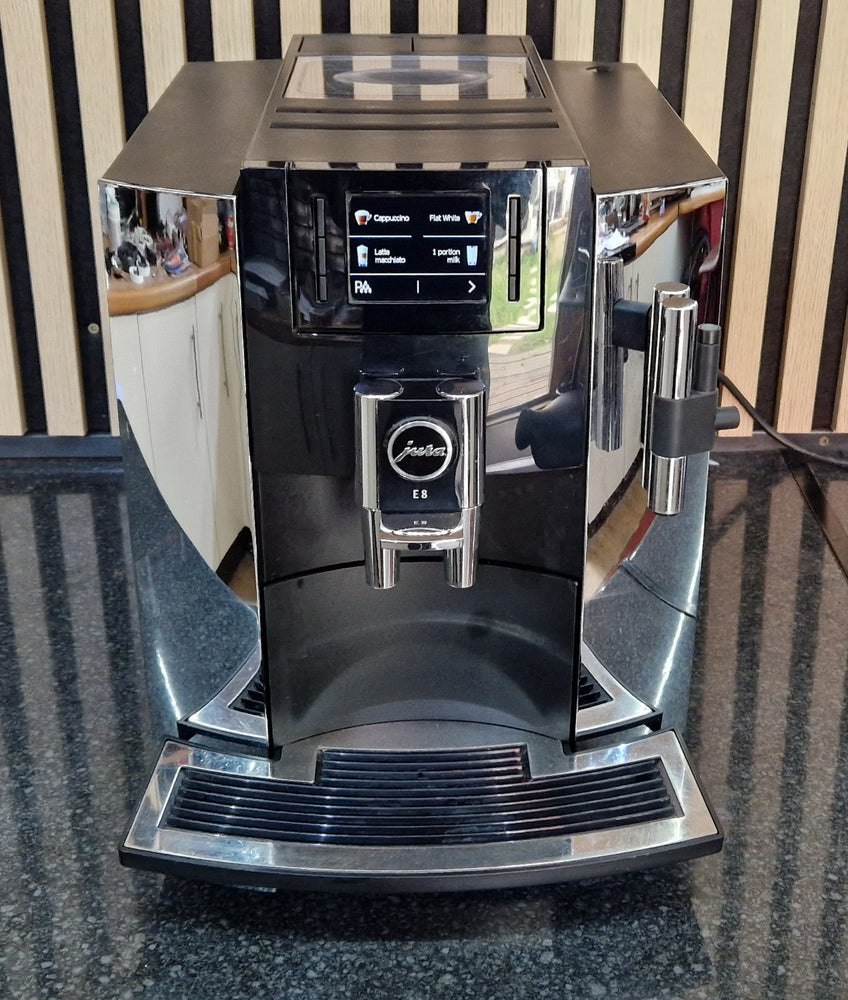 
                  
                    Pre-owned Jura E8 Chrome
                  
                