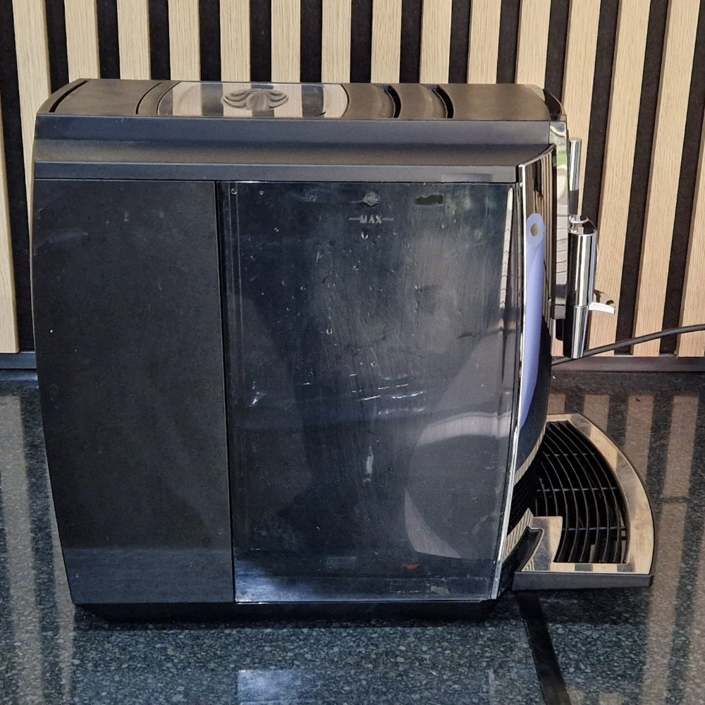 Pre-owned Jura E8 Chrome