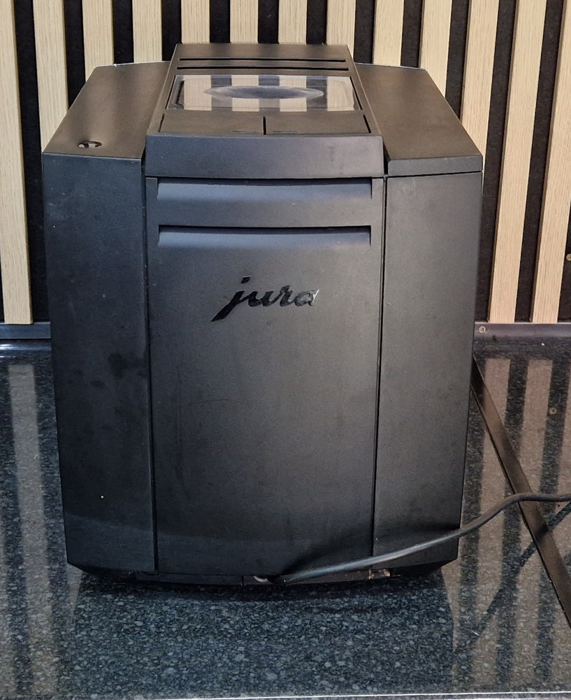 
                  
                    Pre-owned Jura E8 Chrome
                  
                