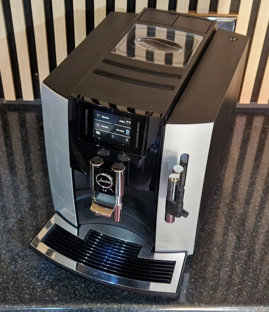 
                  
                    Pre-owned Jura E8 Platinum
                  
                