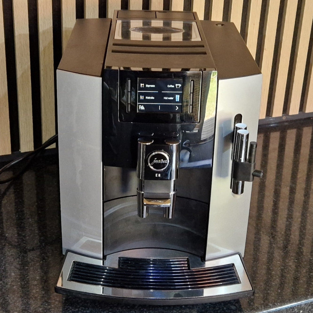 
                  
                    Pre-owned Jura E8 Platinum
                  
                
