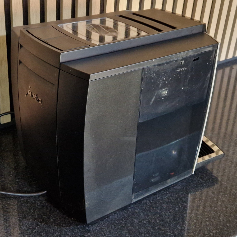 
                  
                    Pre-owned Jura E8 Platinum
                  
                