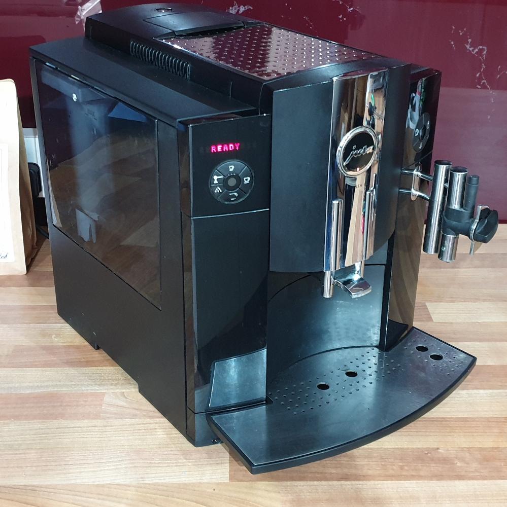 
                  
                    Pre-owned Jura C9 One Touch
                  
                