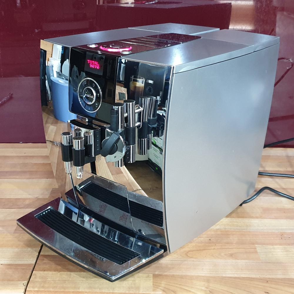 Jura Impressa J9 chrome