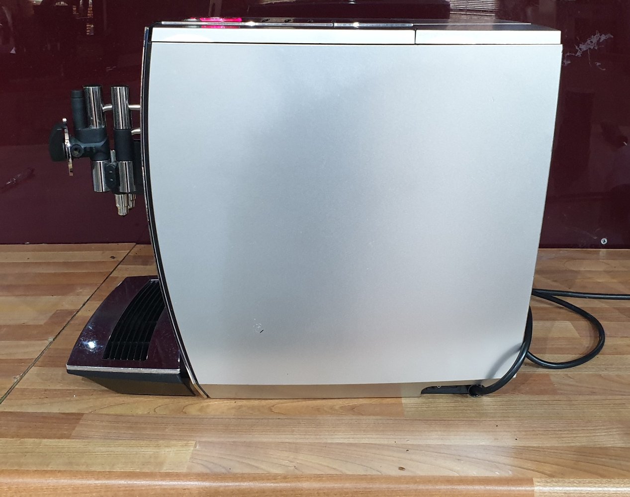 
                  
                    Pre-owned Jura Impressa J9 Chrome
                  
                