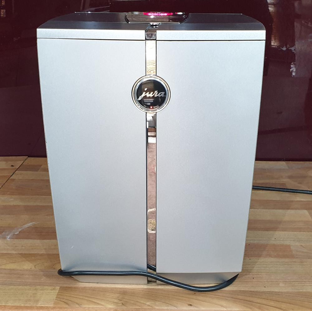 
                  
                    Pre-owned Jura Impressa J9 Chrome
                  
                