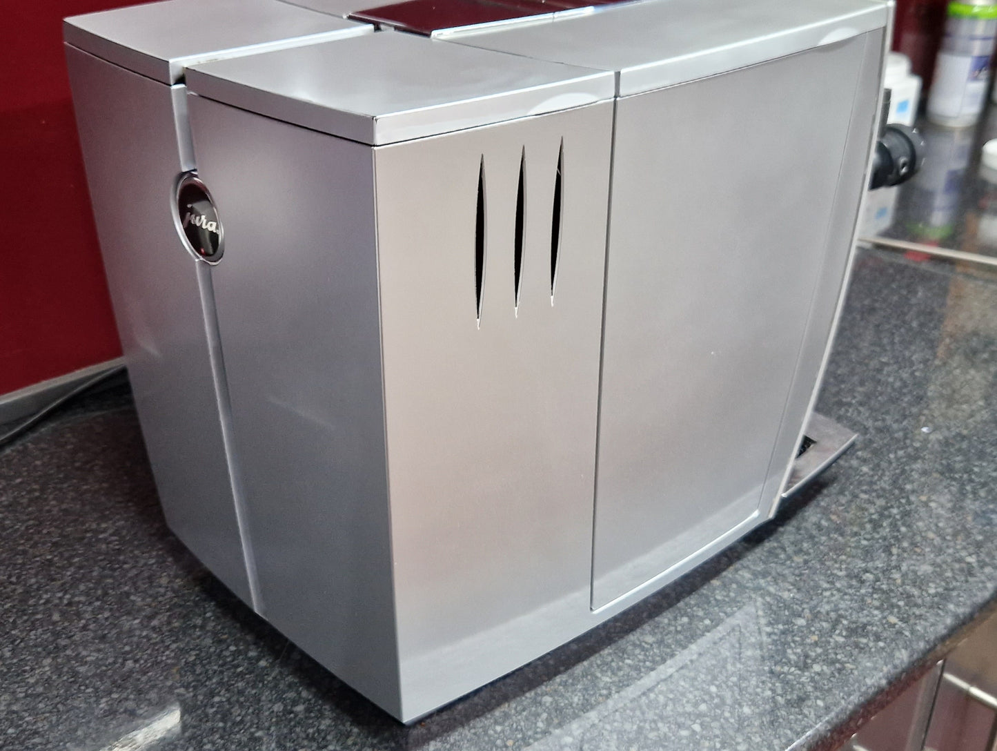 
                  
                    Pre-owned Jura Impressa J9.3 TFT One touch Silver
                  
                